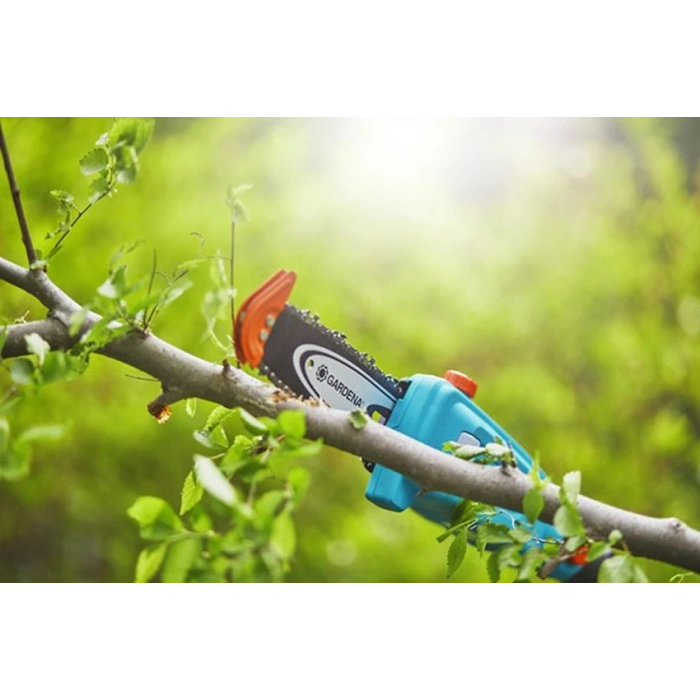 Gardena 14770 Akülü Teleskopik Yüksek Dal Kesme Makinesi