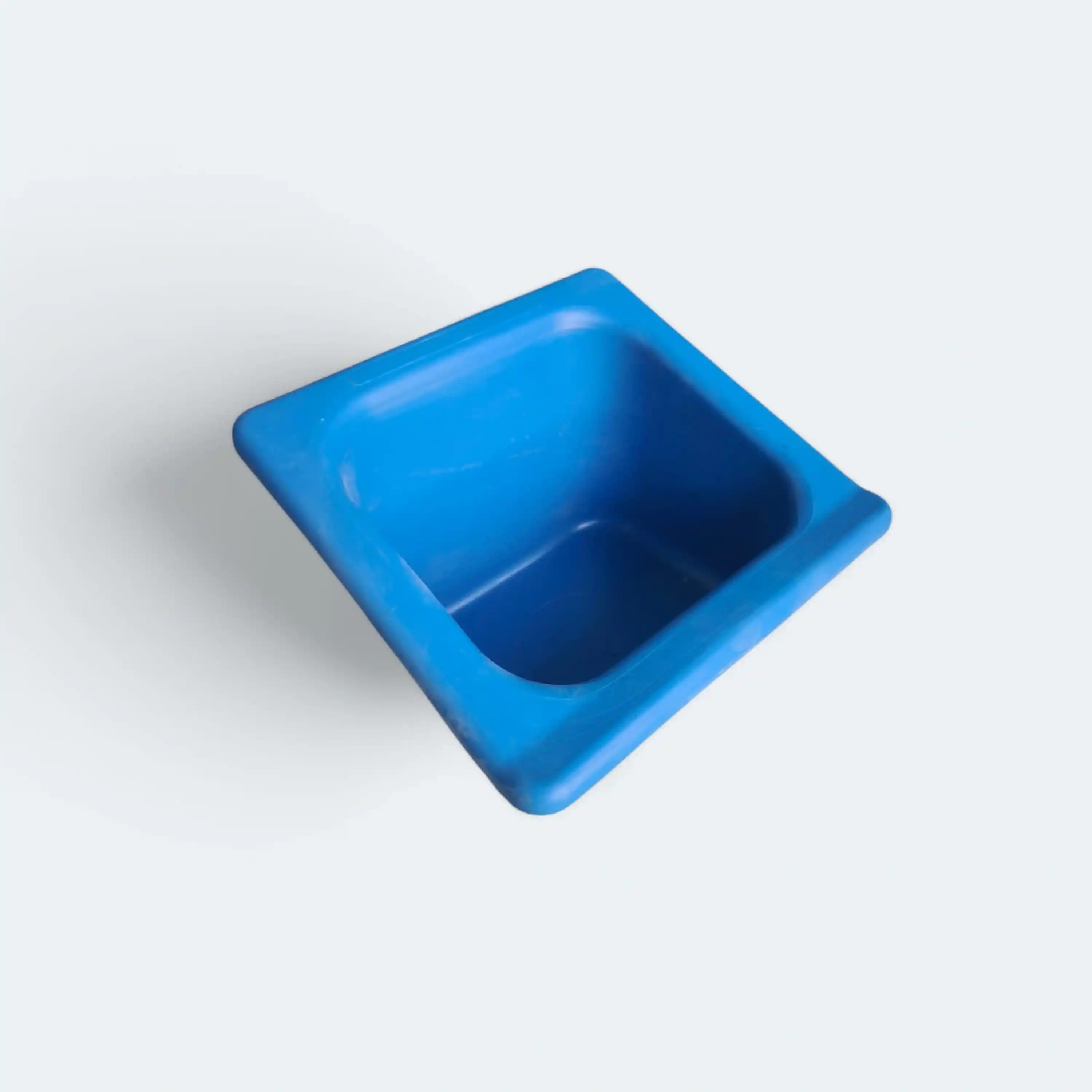 Calfimo Buzağı Mama Kabı – Yemlik ve Suluk (4 Litre)