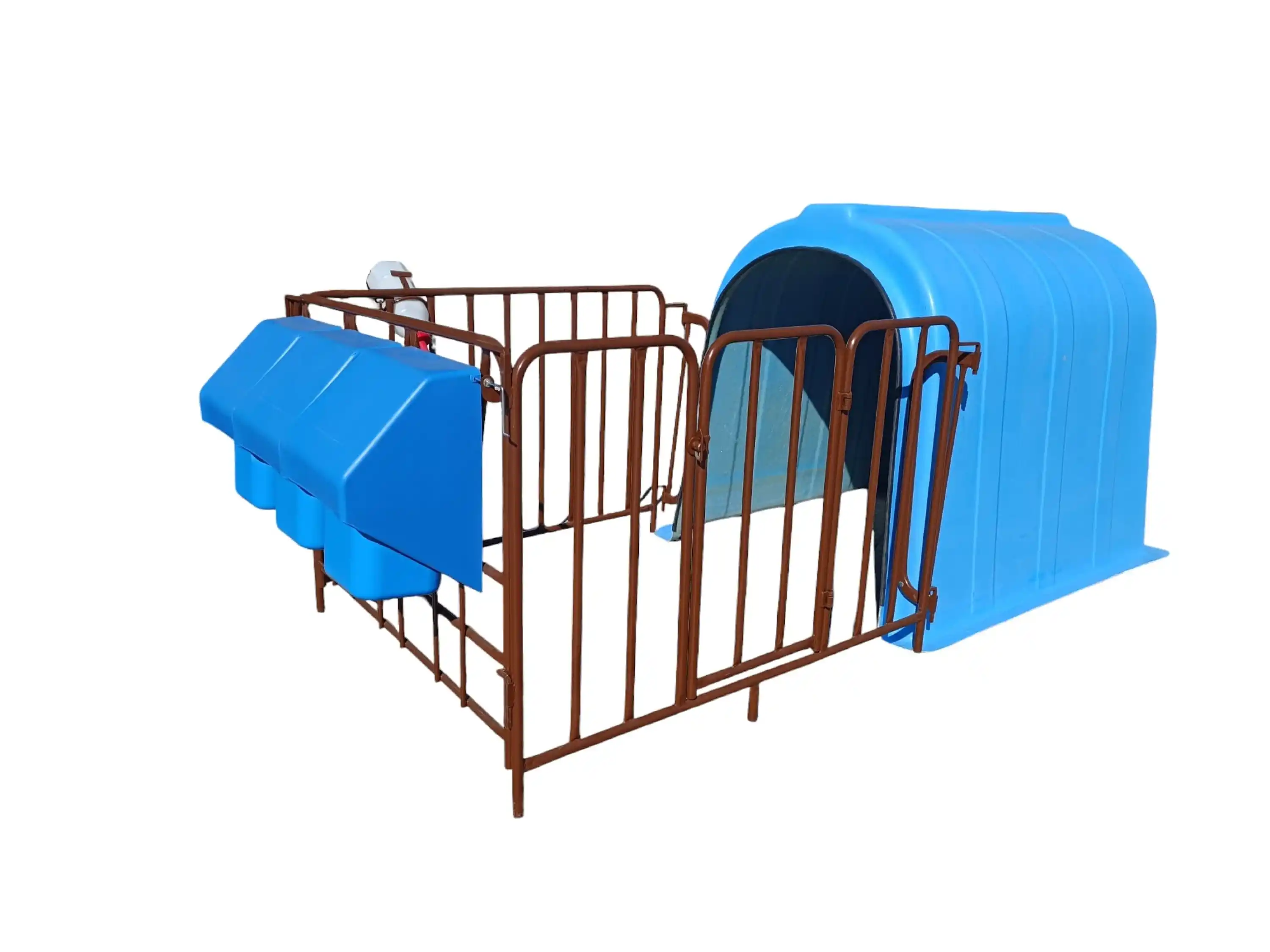 Calfimo Çitli Takım Buzağı Kulübesi – Fiberglass | 3 Yemlik + 3 Gölgelik & Yağmurluk Aparat + 1 Biberon