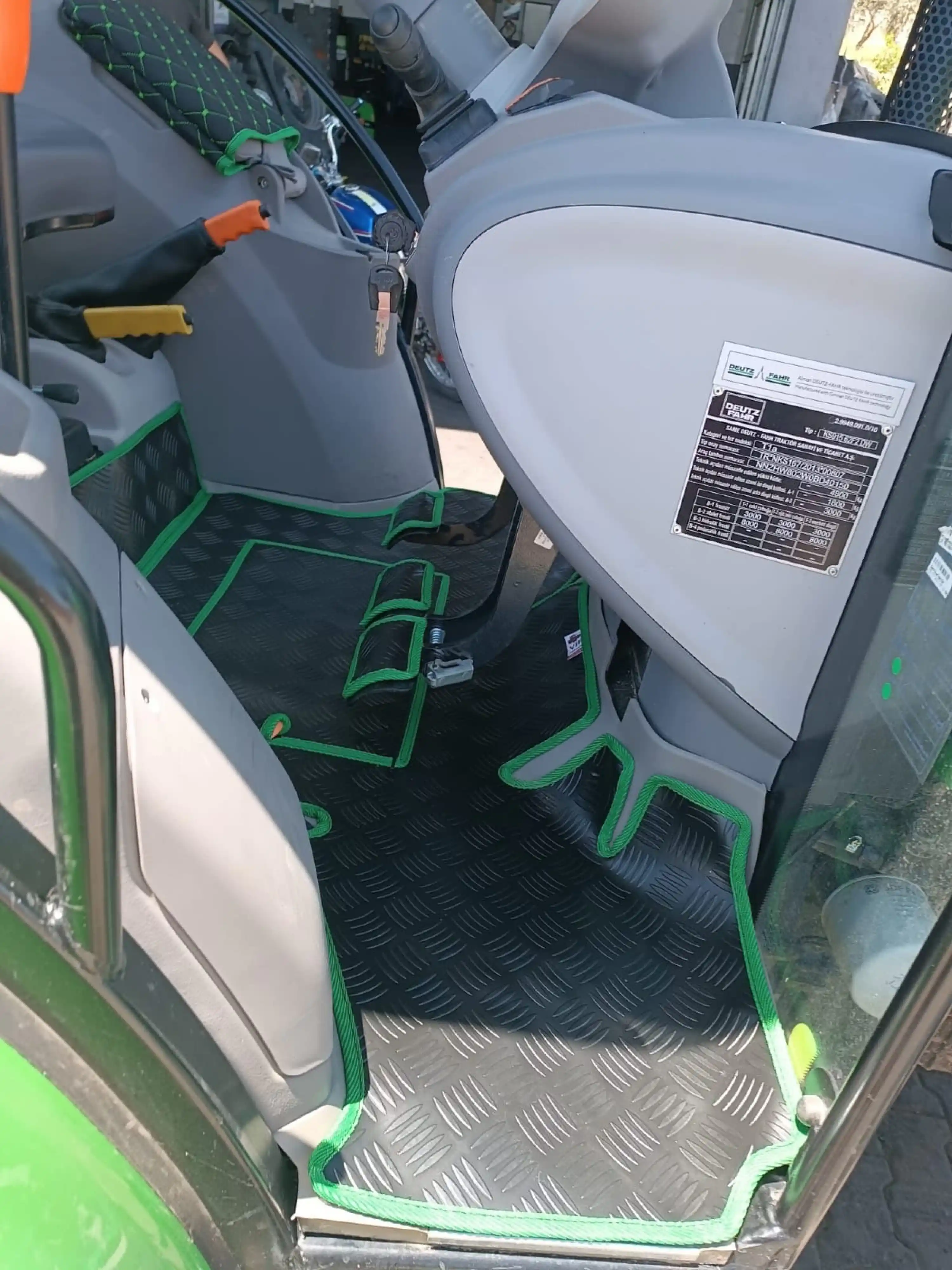 Deutz Fahr 4050E - 4055E - 4065E - 4075E - 4080E - 4090E - 4100E Serisi - İç Döşeme - Kabin Paspasları