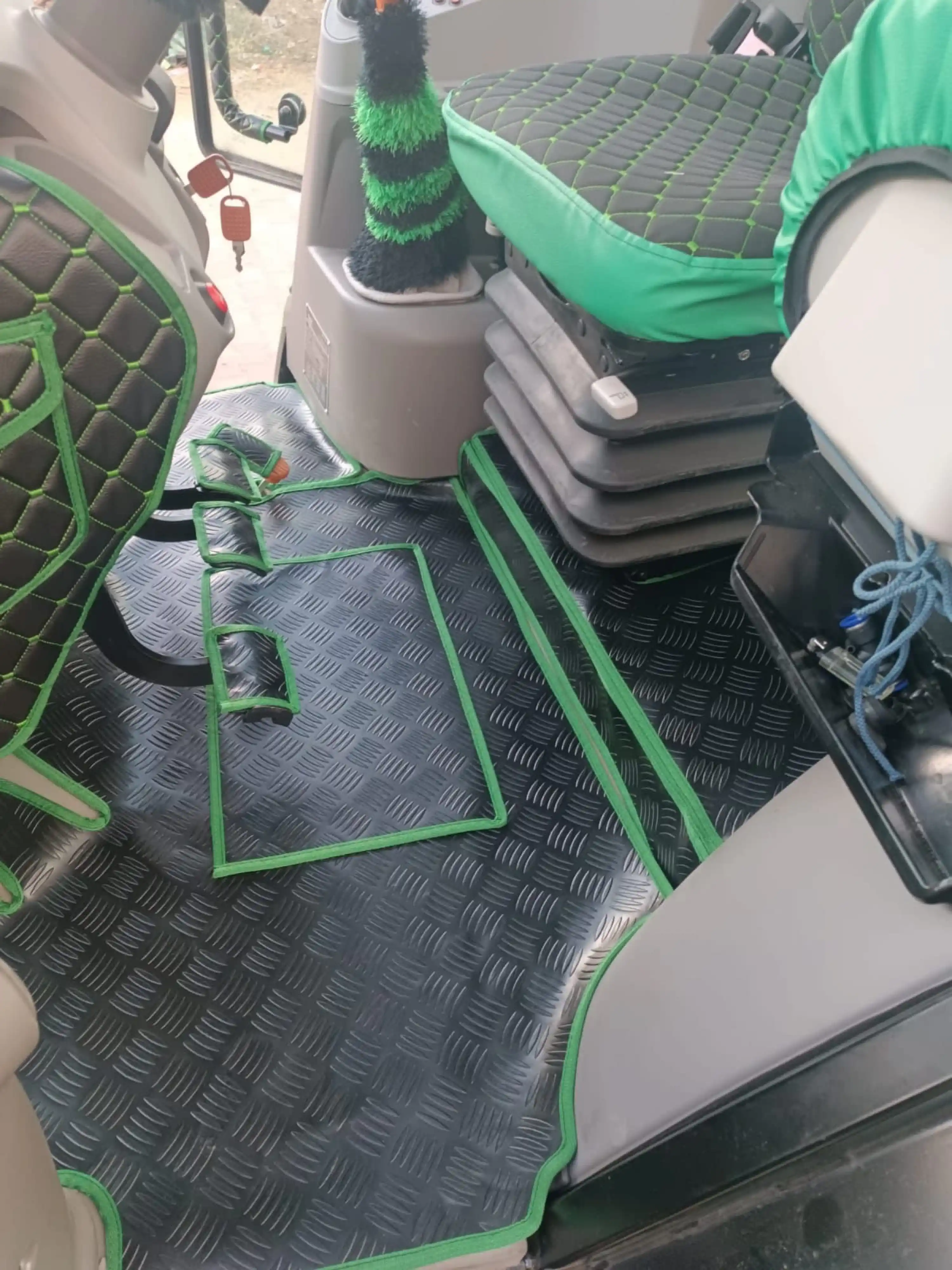 Deutz Fahr 4050E - 4055E - 4065E - 4075E - 4080E - 4090E - 4100E Serisi - İç Döşeme - Kabin Paspasları