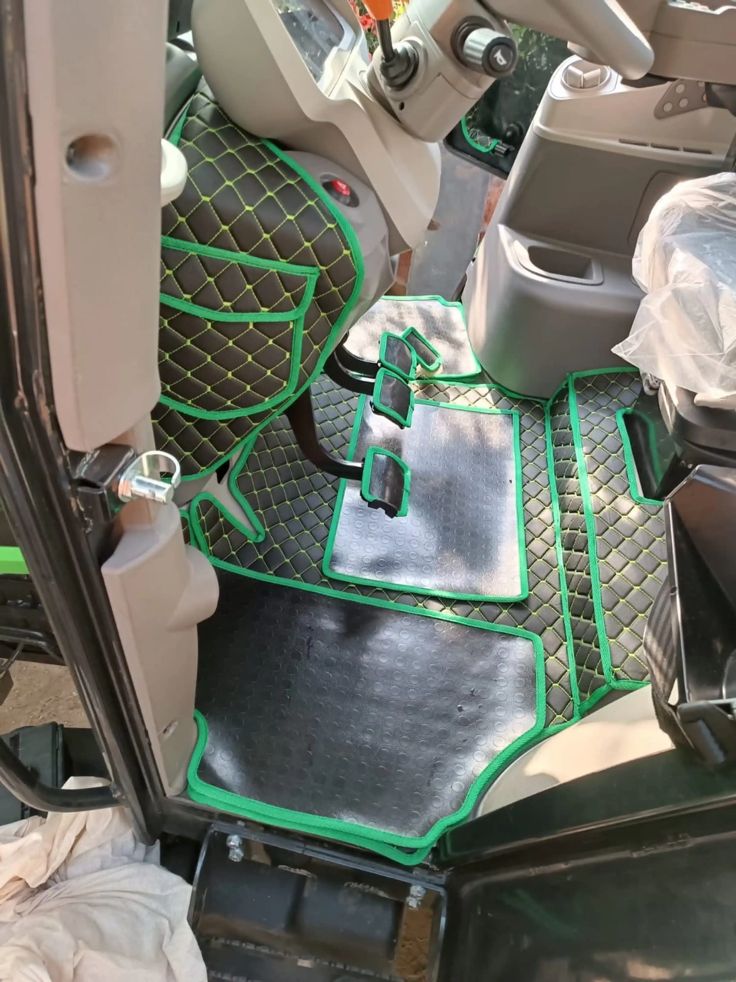 Deutz Fahr 6135 C Serisi - İç Döşeme - Kabin Paspasları