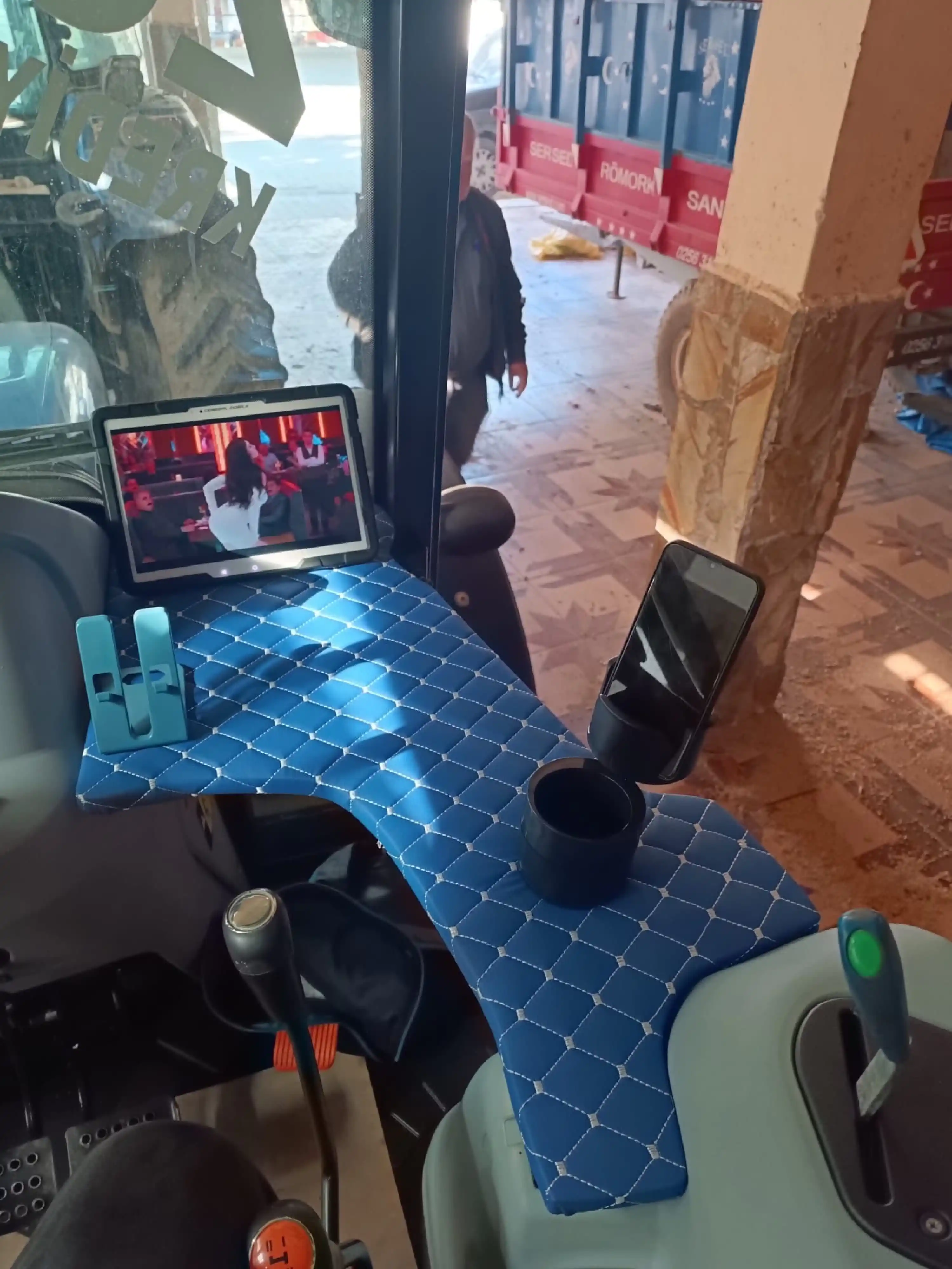 Kabinli Traktör İçin Servis Sehpası