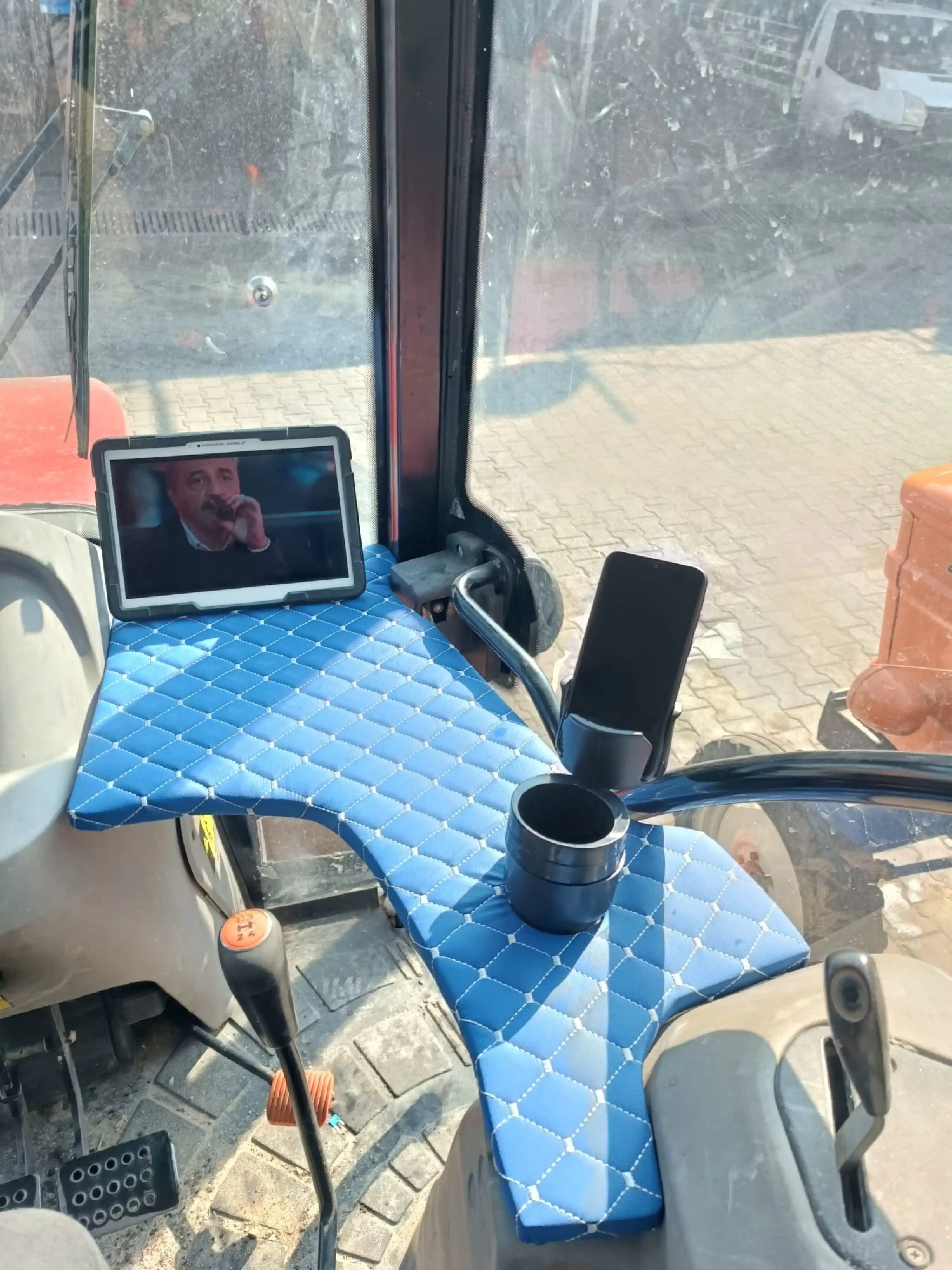 Kabinli Traktör İçin Servis Sehpası