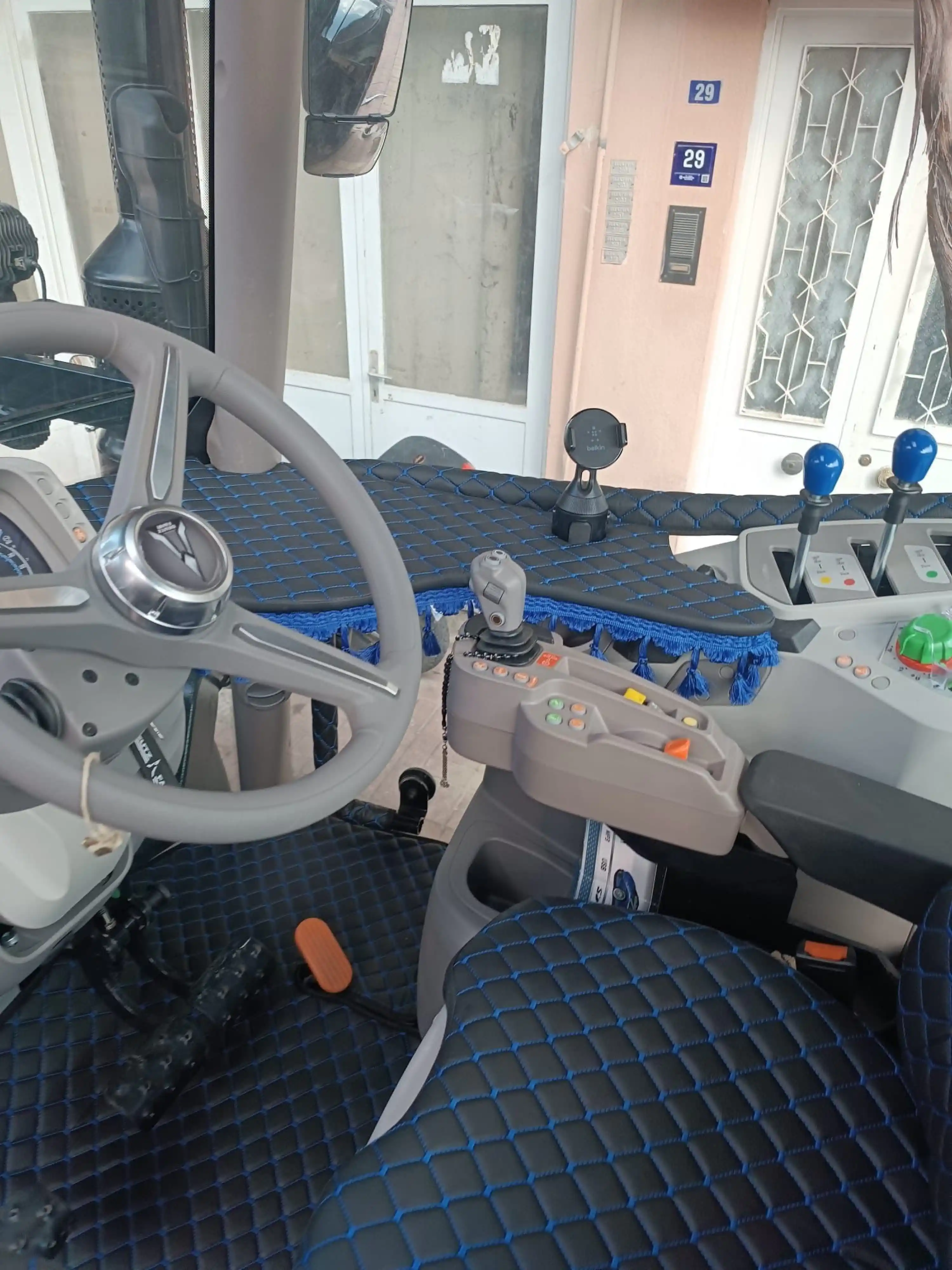 Kabinli Traktör İçin Servis Sehpası