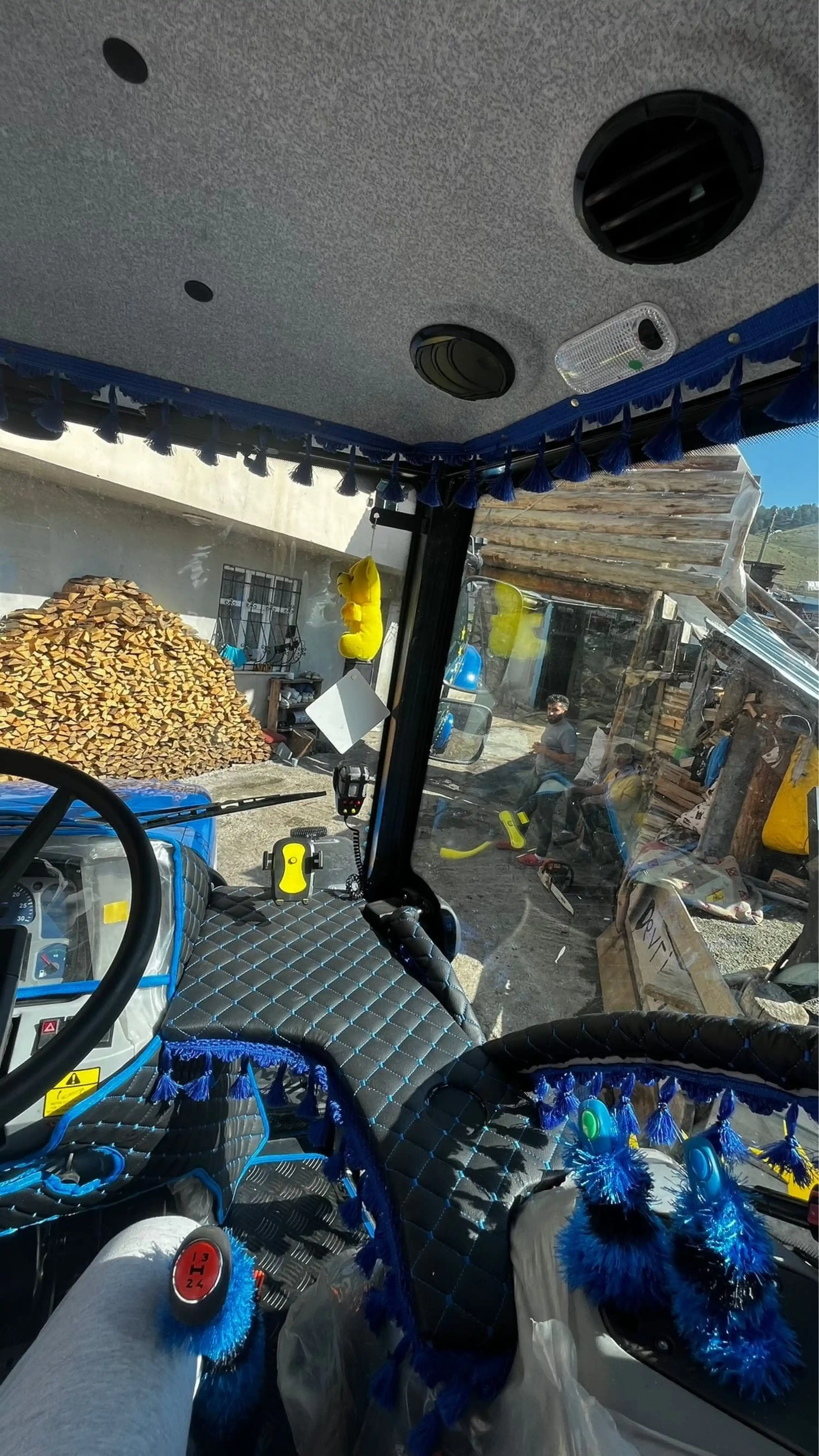 Kabinli Traktör İçin Servis Sehpası