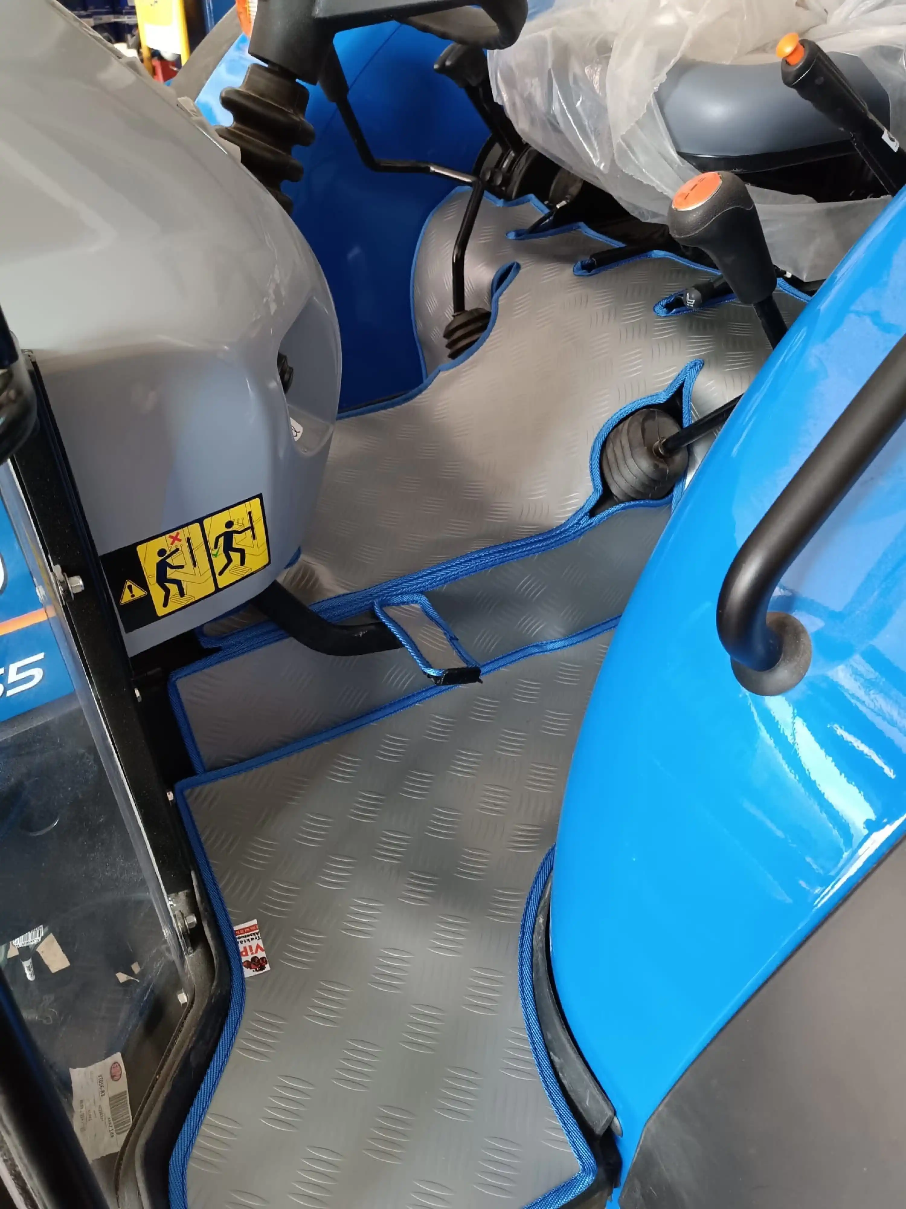 New Holland 4. Serisi - İç Döşeme - Kabin Paspasları