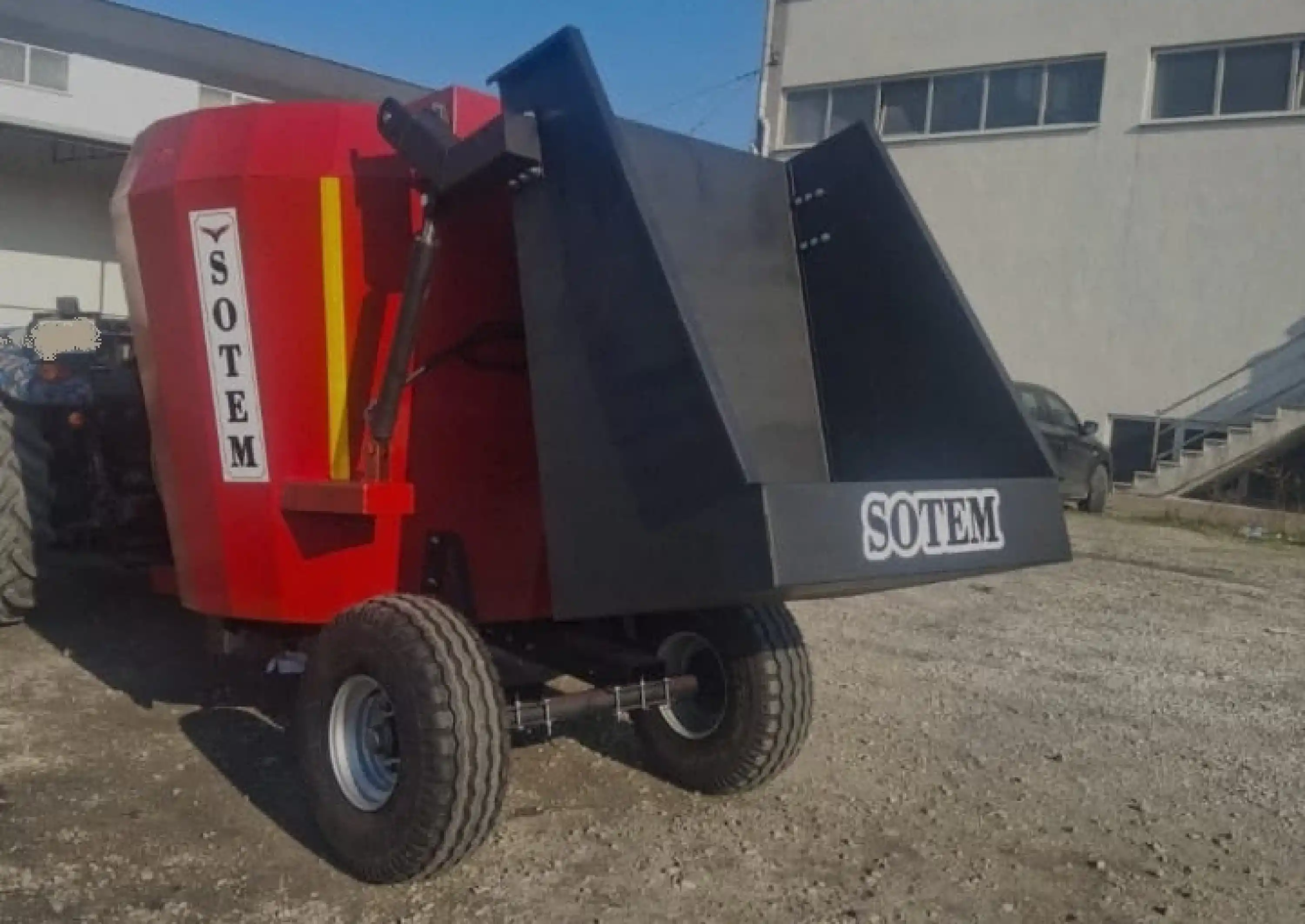 Sotem 3 m³ Metreküp Kepçeli - Şaftlı (6 Balya Kapasiteli) Yem Karma Makinesi