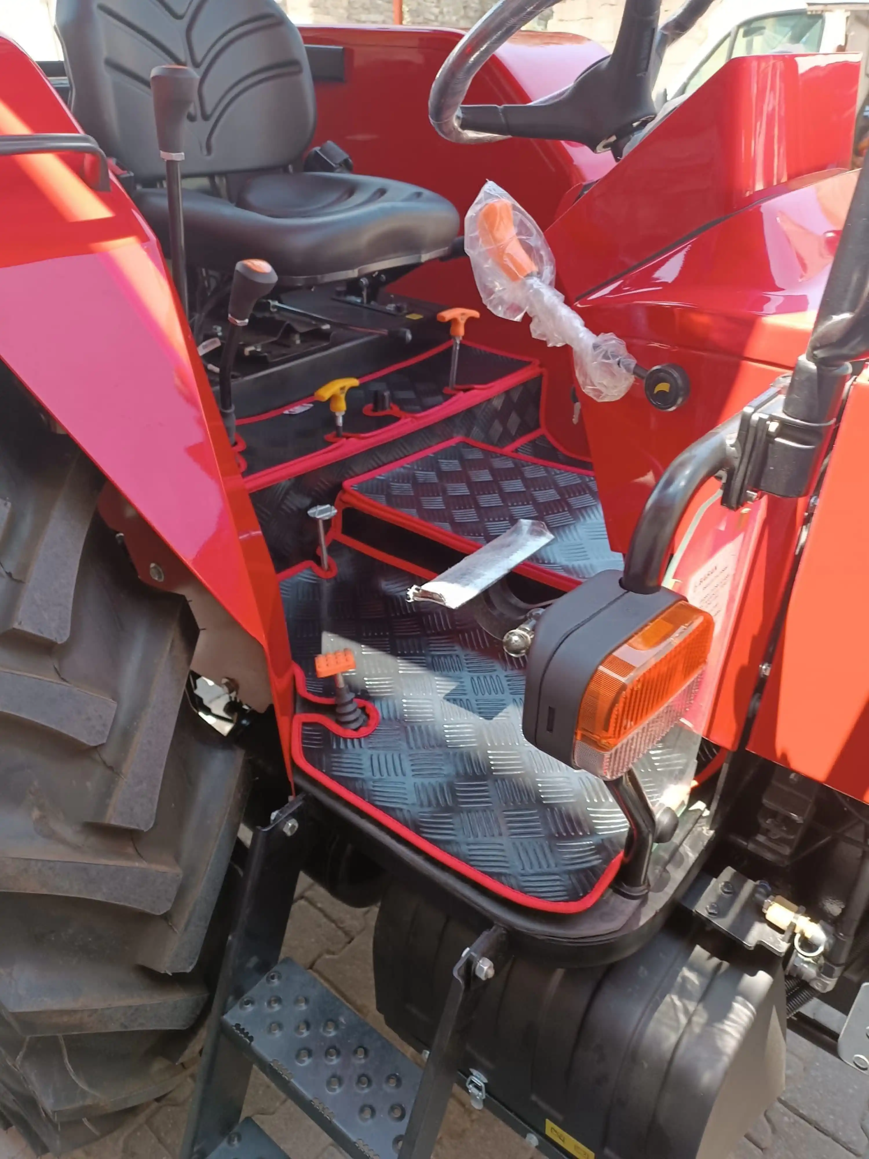 Tümosan 8065 - 8075 - 8085 - 8095 -8005 Serisi - İç Döşeme - Kabin Paspasları