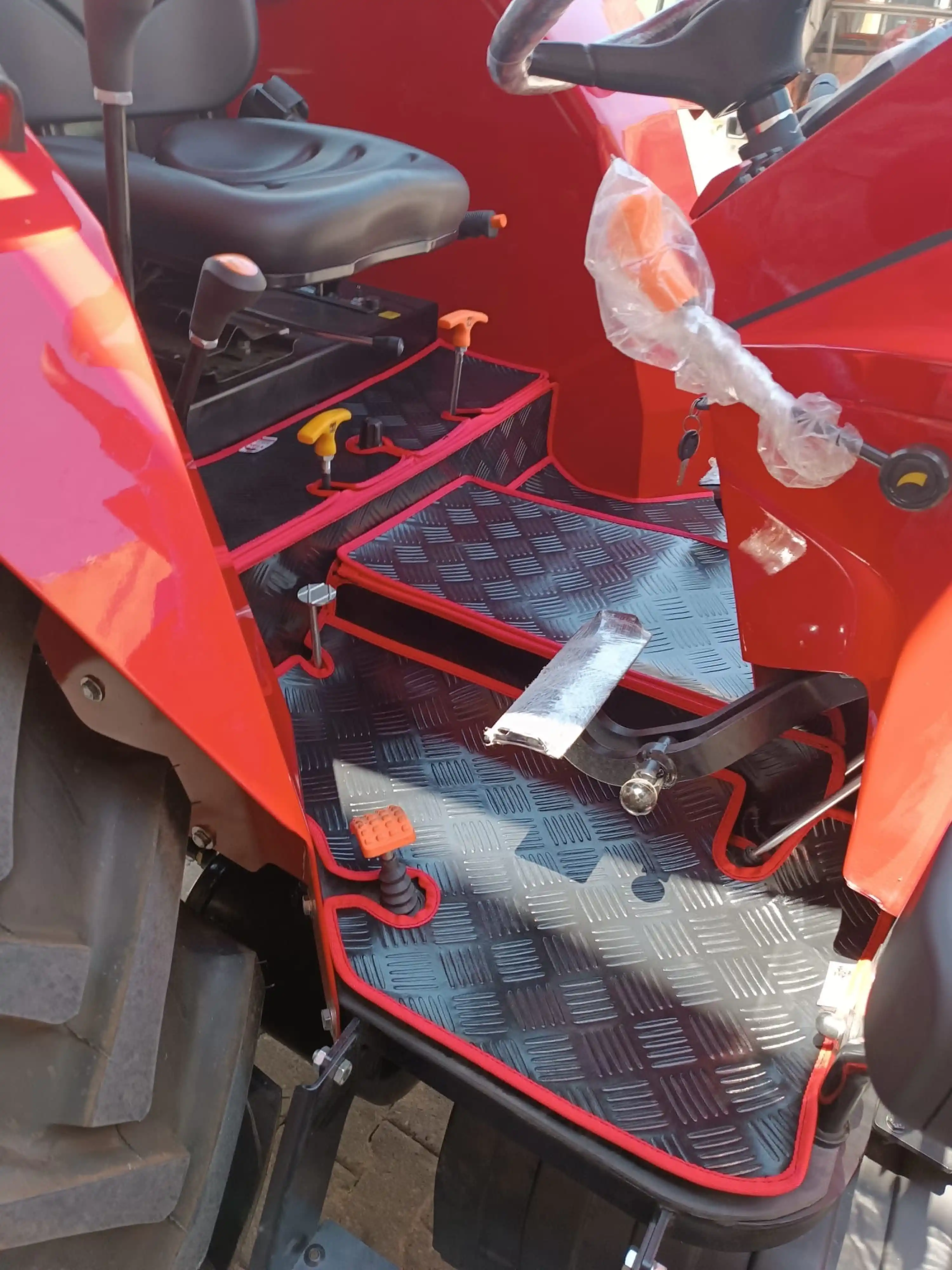 Tümosan 8065 - 8075 - 8085 - 8095 -8005 Serisi - İç Döşeme - Kabin Paspasları