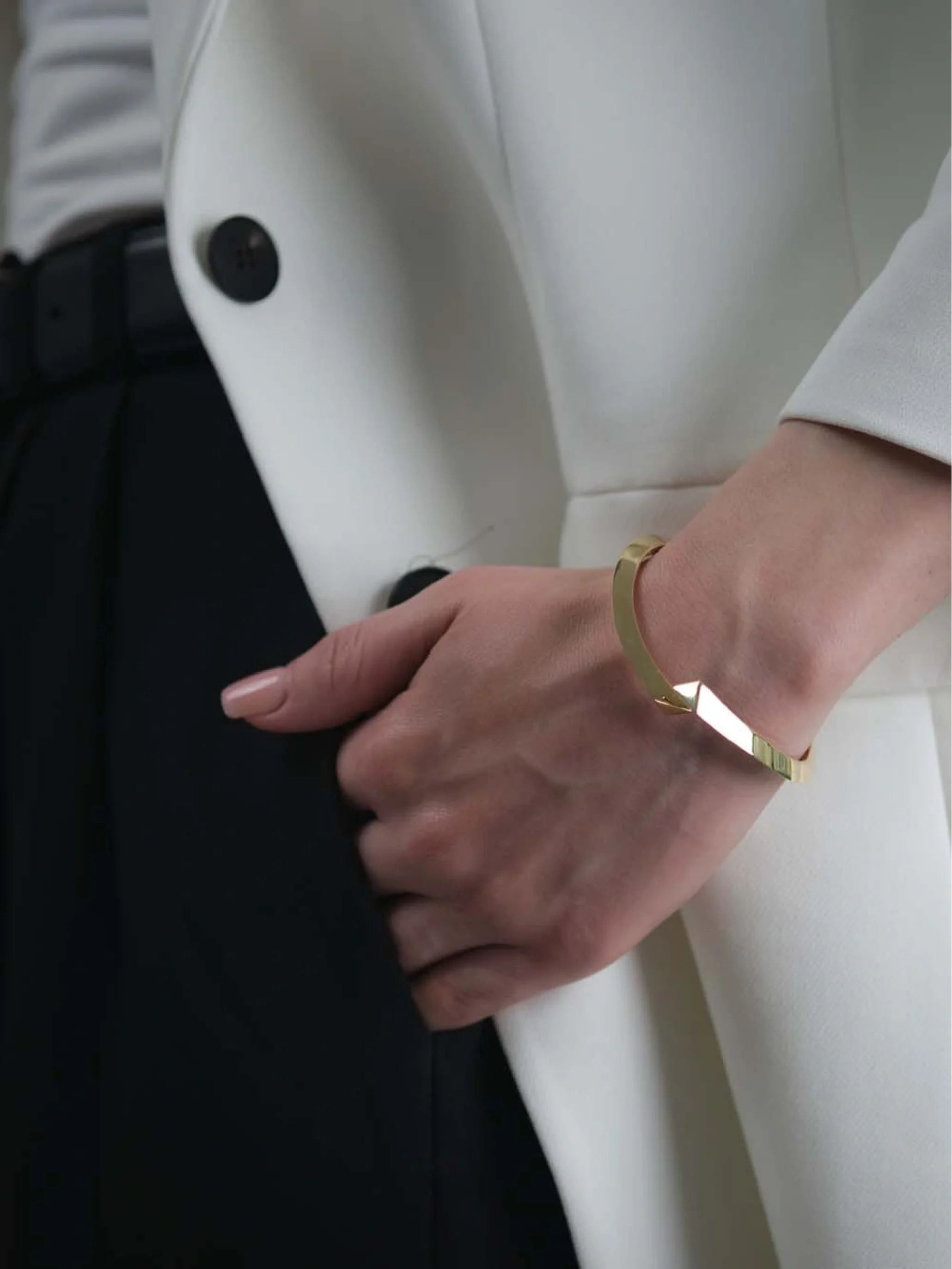 Piramit Desen Altın Kelepçe