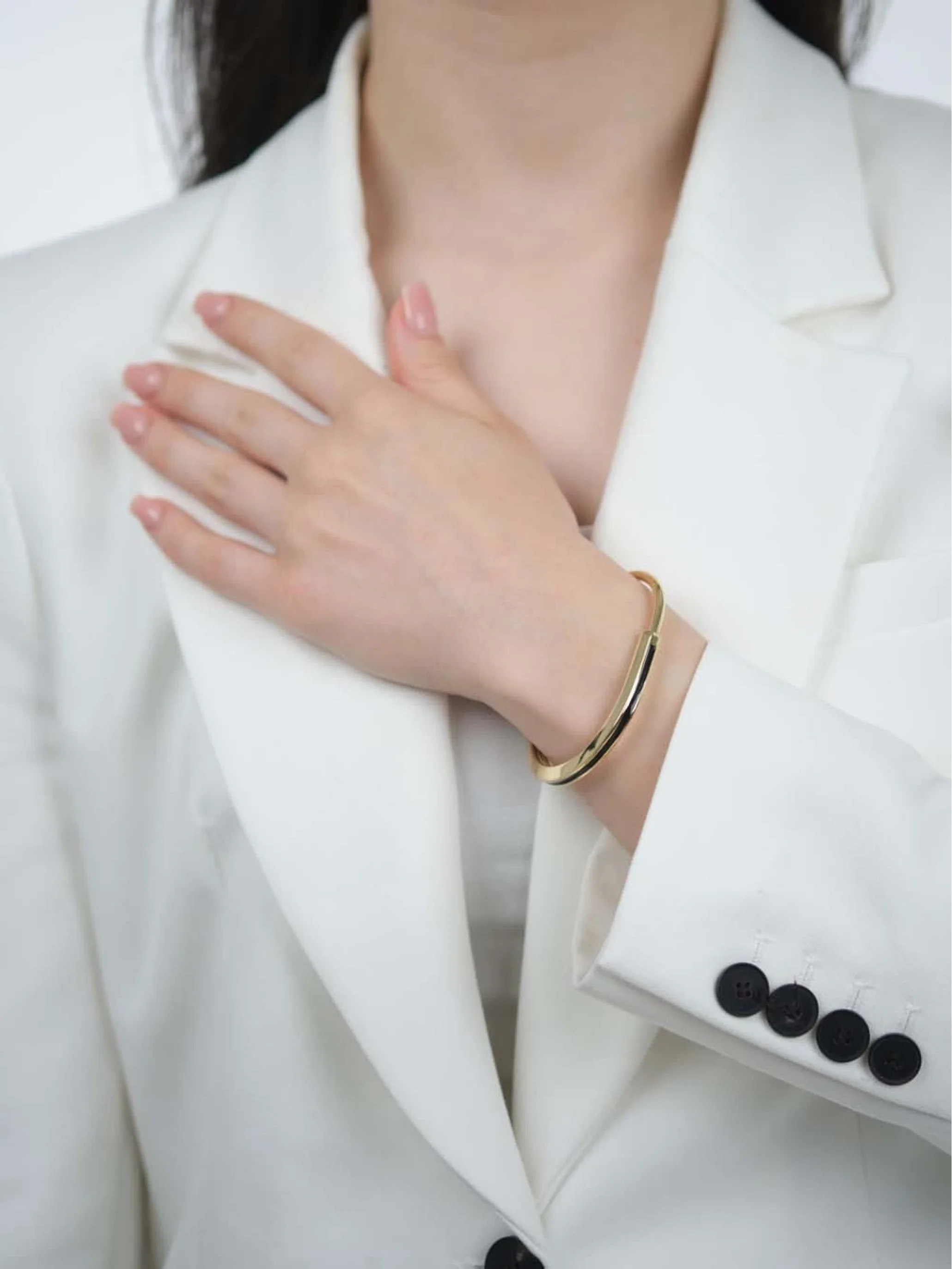 Siyah Mineli Oval Altın Kelepçe