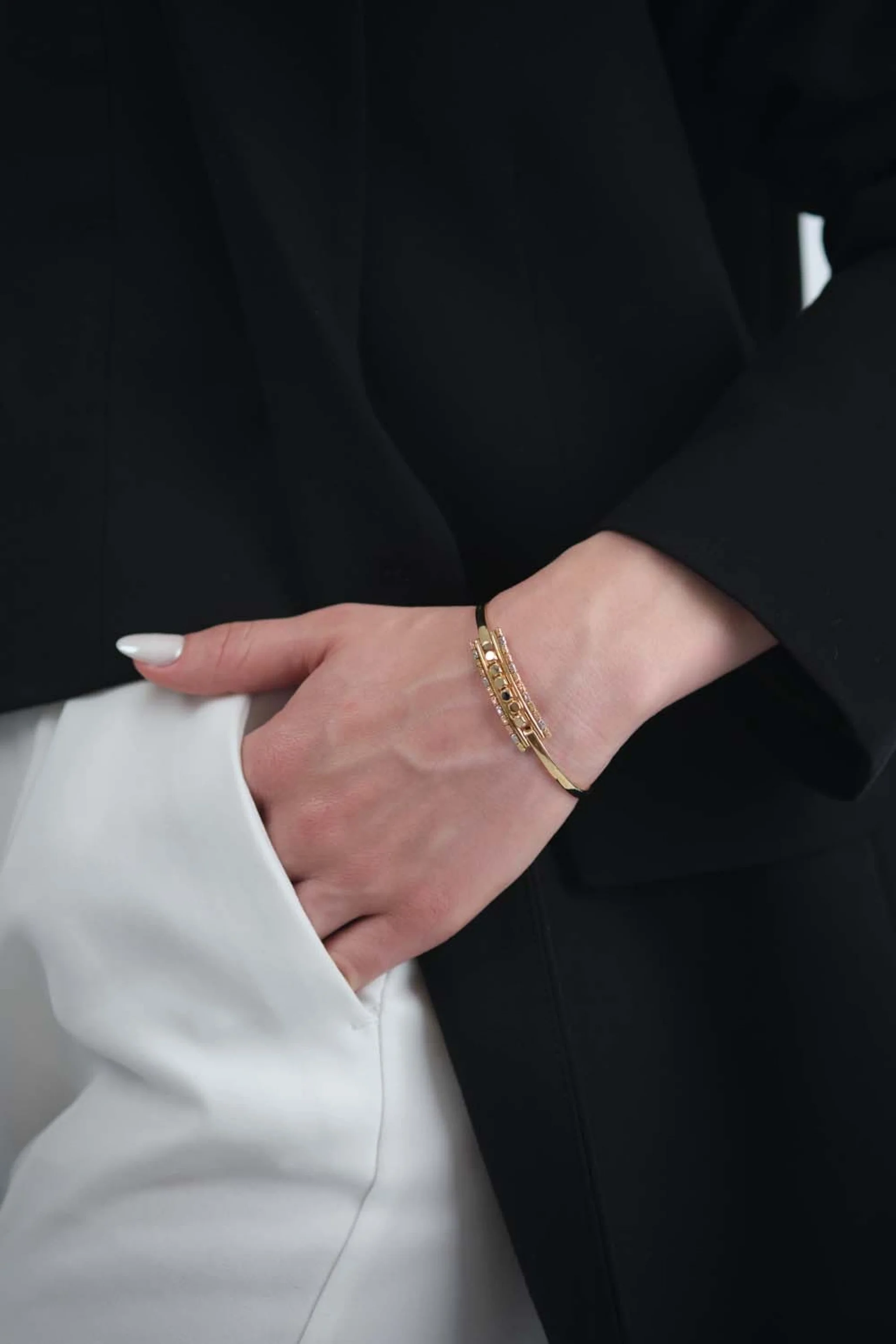 Dorika Kaburga Altın Kelepçe