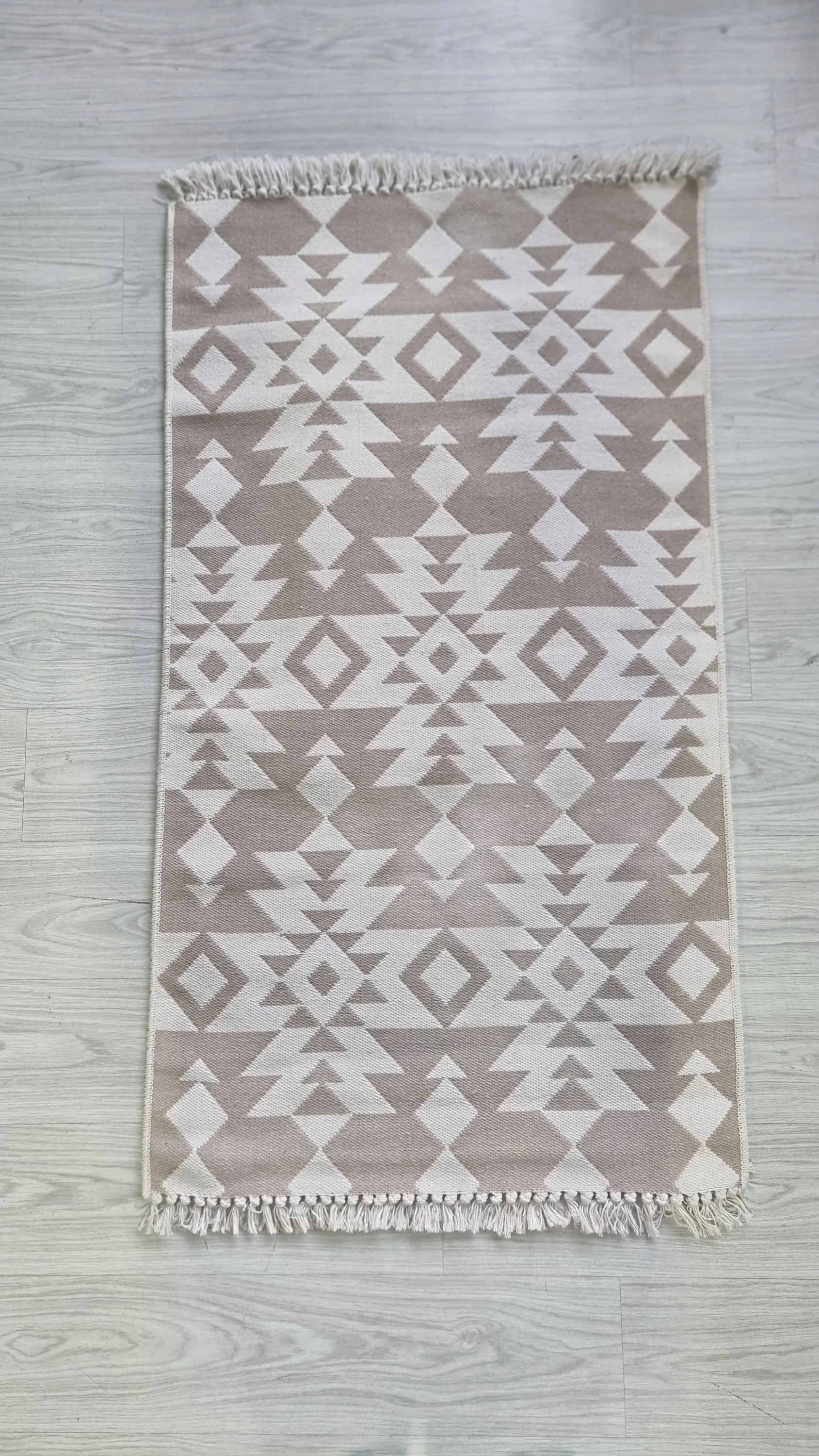 Bej Üçgen Desenli El Dokuması Kilimi - 85x160 cm