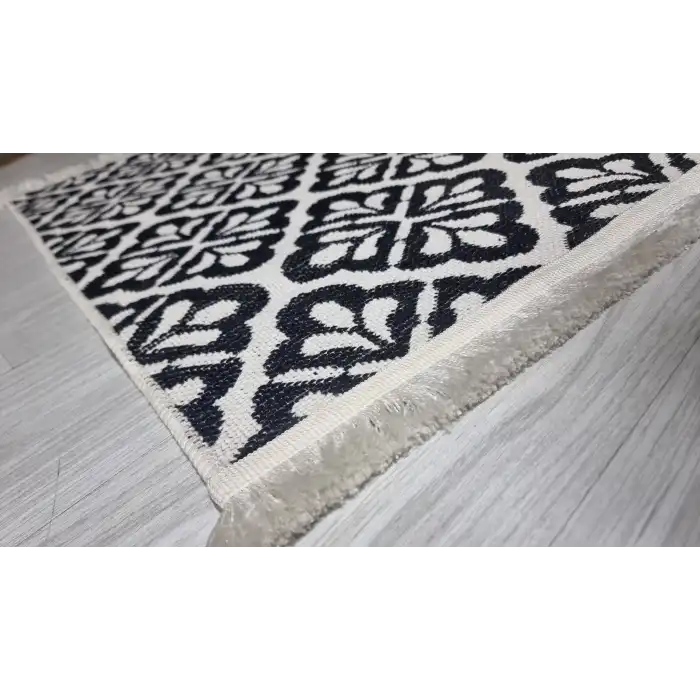 Çiçek Desenli Siyah Banyo Paspası