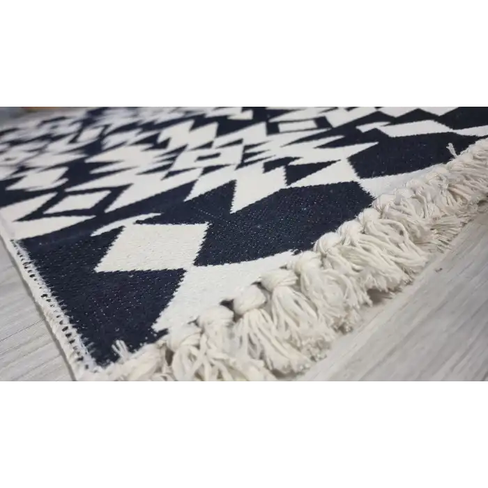 Siyah Beyaz Üçgen Desenli El Dokuması Kilimi - 85x160 cm