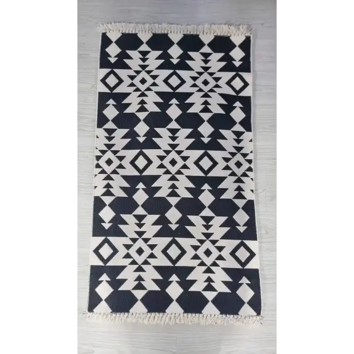 Siyah Beyaz Üçgen Desenli El Dokuması Kilimi - 85x160 cm