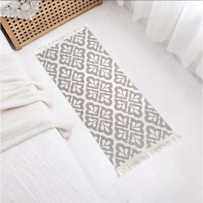 Çiçek Desenli Krem Dokuma Kilim