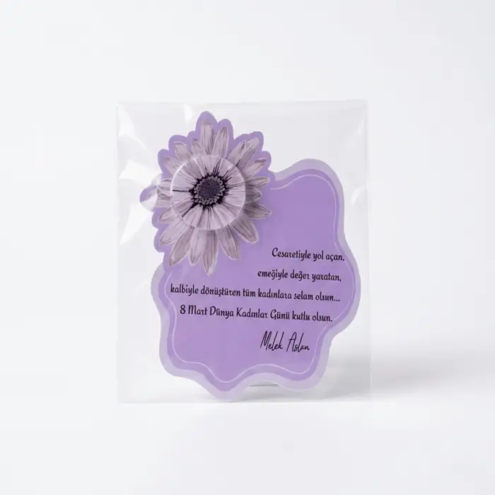 Kişiye Özel 8 Mart Kadınlar Günü Hediyesi - İsim Yazılı Mor Gerbera Kart ve Eyüp Sabri Tuncer El Kremi Seti (Jelatinli Sunum)