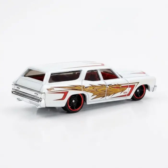 Hot Wheels 70 Chevelle SS Wagon - Wagons 1/64 Diecast Model Araba