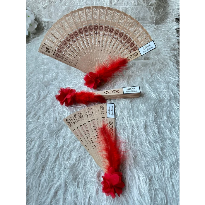 3lü Kına Gecesi Hatıra Yelpazesi – Kırmızı Tüylü & Kişiye Özel Etiketli | 20 cm