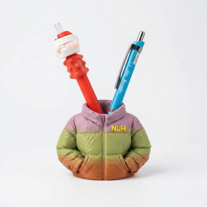 Kişiye Özel İsim Yazılı Şişme Mont Tasarımlı Dekoratif Kalemlik - Sıra Dışı Ofis Hediyesi