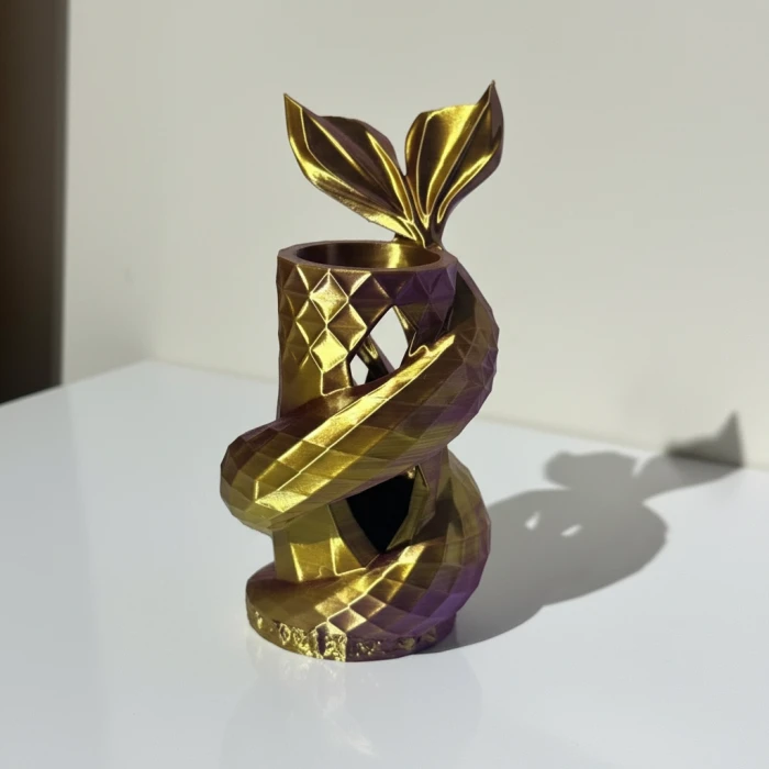 Okyanusun Zarafeti: Deniz Kızı Kuyruğu Temalı Fasetli Dekoratif Kalemlik ve Vazo (Altın & Mor)