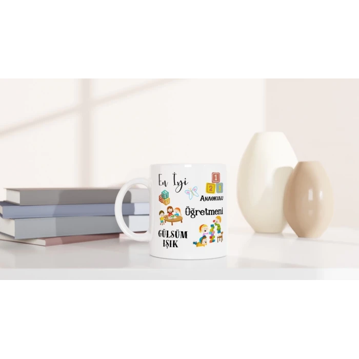 ANAOKULU ÖĞRETMENİ HEDİYESİ – KİŞİYE ÖZEL PORSELEN KUPA BARDAK, ÇİFT TARAF BASKILI, 300 ML, KUTULU