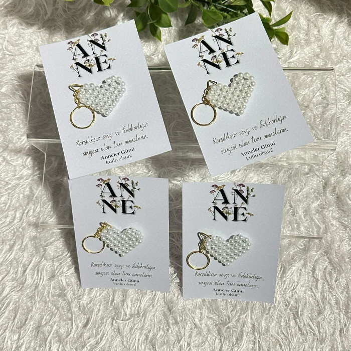 Anneler Günü Hediyesi | El Yapımı İnci Kalpli Anahtarlık | Anlamlı Şık Hediyelik