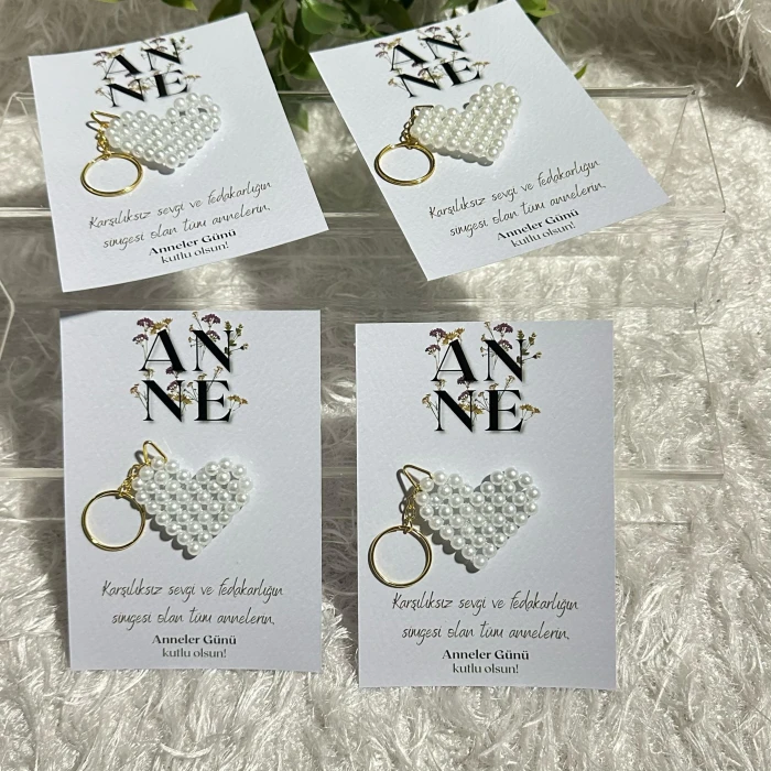 Anneler Günü Hediyesi | El Yapımı İnci Kalpli Anahtarlık | Anlamlı Şık Hediyelik