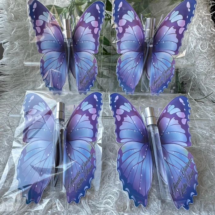 Anneler Günü’ne Özel Zarif Hediye, Kelebek Desenli Kutlama Kartı & Sprey Kalem Şişe Kolonya