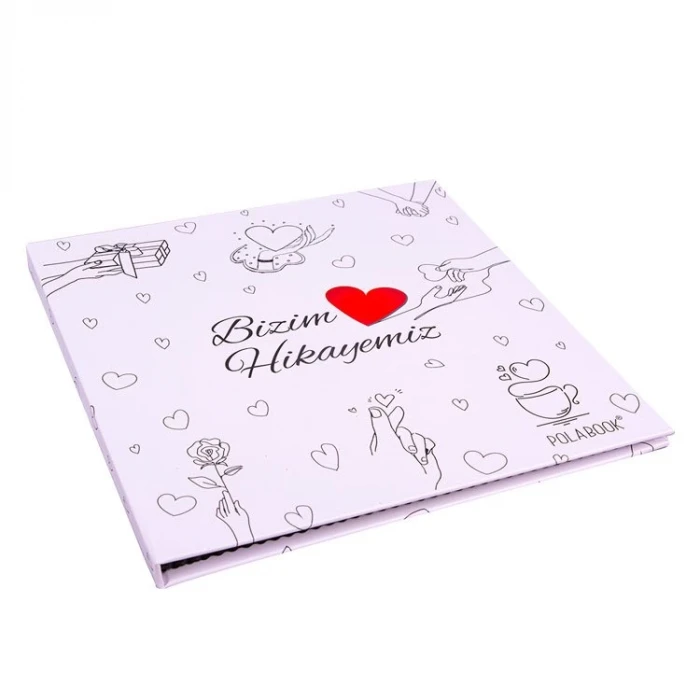 Bizim Hikayemiz Hazır Anı Defteri – 40 Fotoğraf Baskılı, Stickerlı ve Beyaz Kalemli Romantik Hatıra Albümü (20x20 cm)