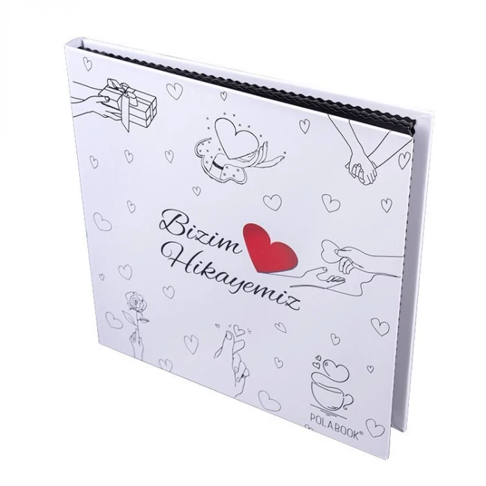 Bizim Hikayemiz Hazır Anı Defteri – 40 Fotoğraf Baskılı, Stickerlı ve Beyaz Kalemli Romantik Hatıra Albümü (20x20 cm)