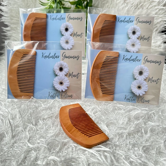 Doğal Ahşap Tarak – Kartlı Özel Kadınlar Günü Hediyesi