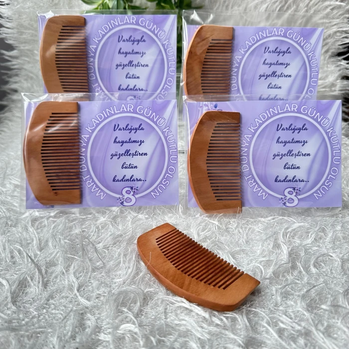 Doğal Ahşap Tarak – Kartlı Özel Kadınlar Günü Hediyesi