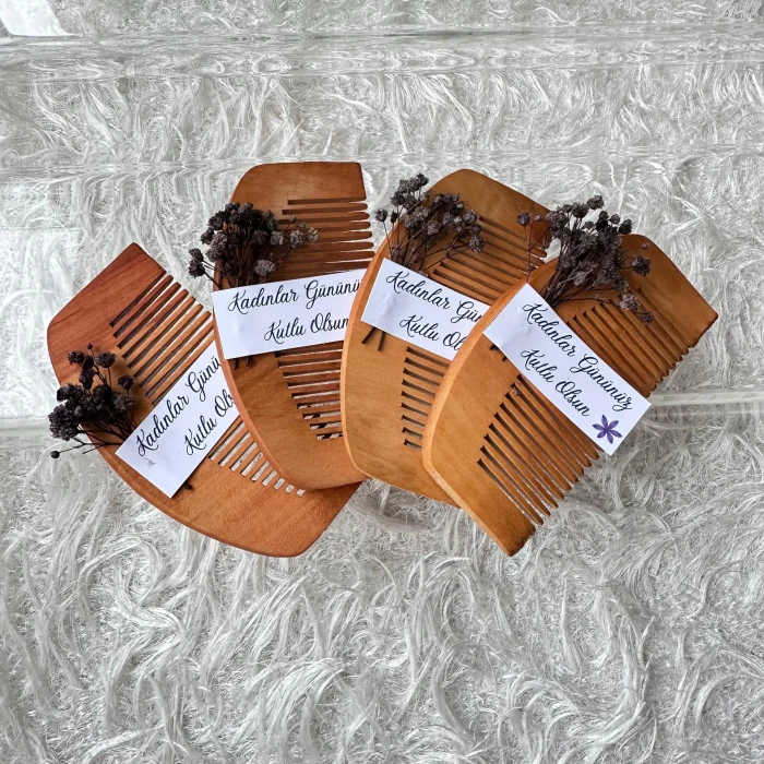 Doğal Ahşap Tarak – Özel Kadınlar Günü Hediyesi