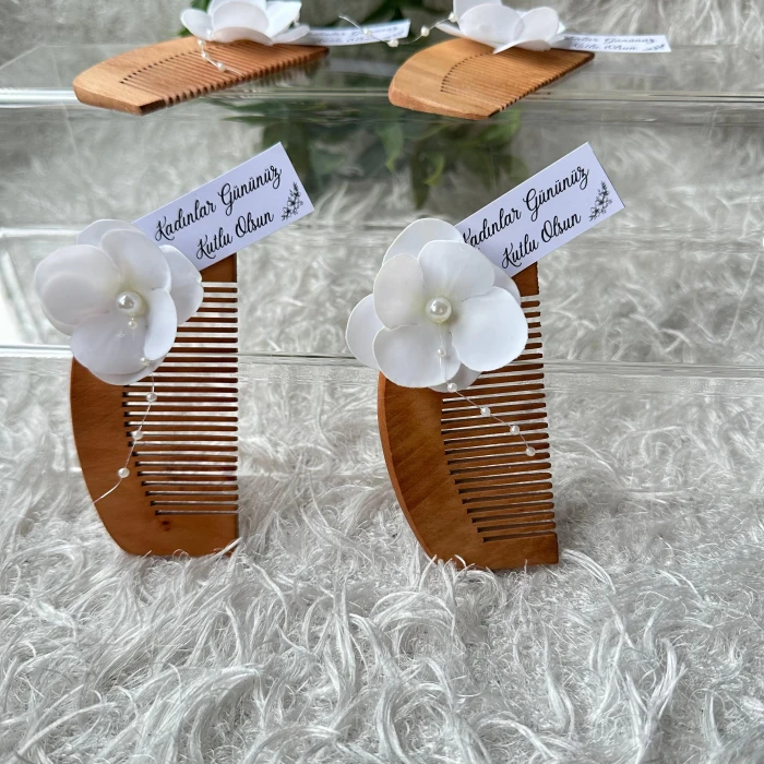 Doğal Ahşap Tarak – Özel Kadınlar Günü Hediyesi