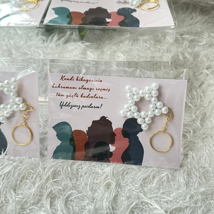 İnci Yıldız Anahtarlık – Güçlü Kadınlara Özel Şık Hediye