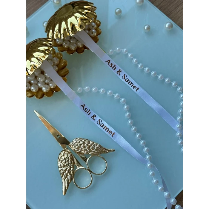 Kişiye Özel Beyaz Saten Söz Kurdelesi – Sade & İncili & İsim Baskılı Kurdele