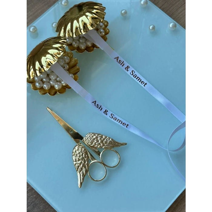 Kişiye Özel Beyaz Saten Söz Kurdelesi – Sade & İncili & İsim Baskılı Kurdele