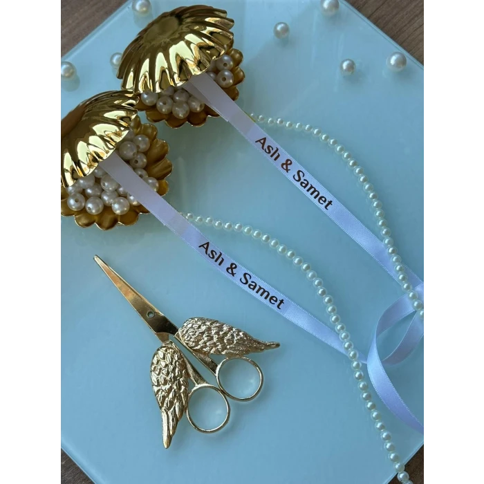 Kişiye Özel Beyaz Saten Söz Kurdelesi – Sade & İncili & İsim Baskılı Kurdele