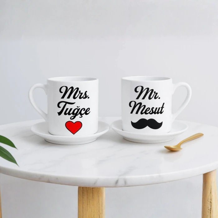 Kişiye Özel Çift Kahve Fincanı Seti – İsim Baskılı Porselen Fincan & Tabak – Hediye Kutulu 2’li Set
