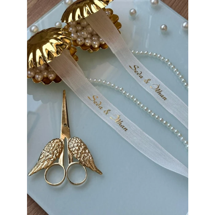 Kişiye Özel Keten Ekru Söz Kurdelesi – Sade & İncili & İsim Baskılı Kurdele