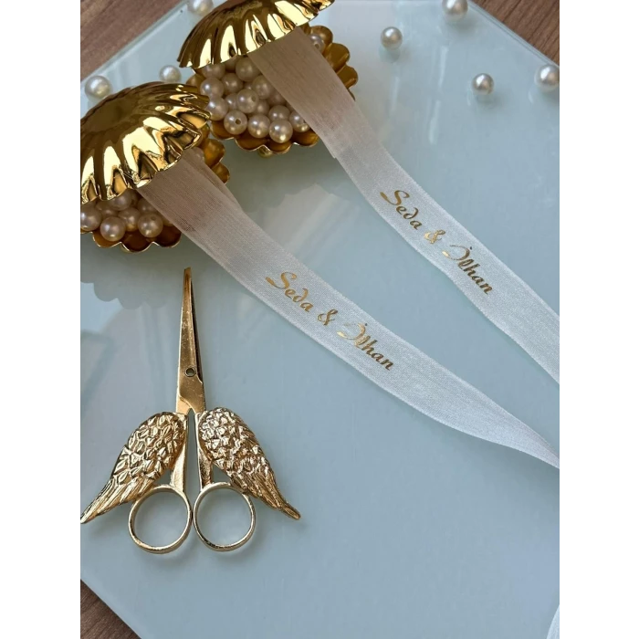 Kişiye Özel Keten Ekru Söz Kurdelesi – Sade & İncili & İsim Baskılı Kurdele