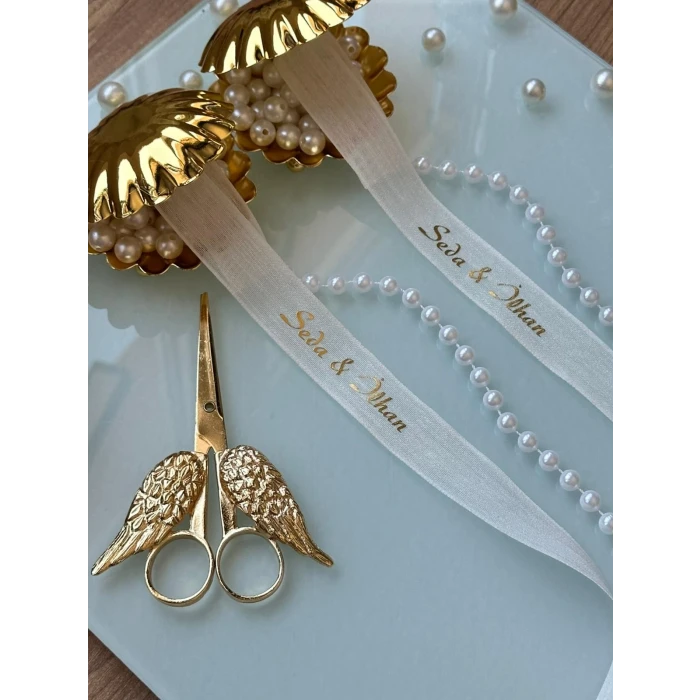 Kişiye Özel Keten Ekru Söz Kurdelesi – Sade & İncili & İsim Baskılı Kurdele