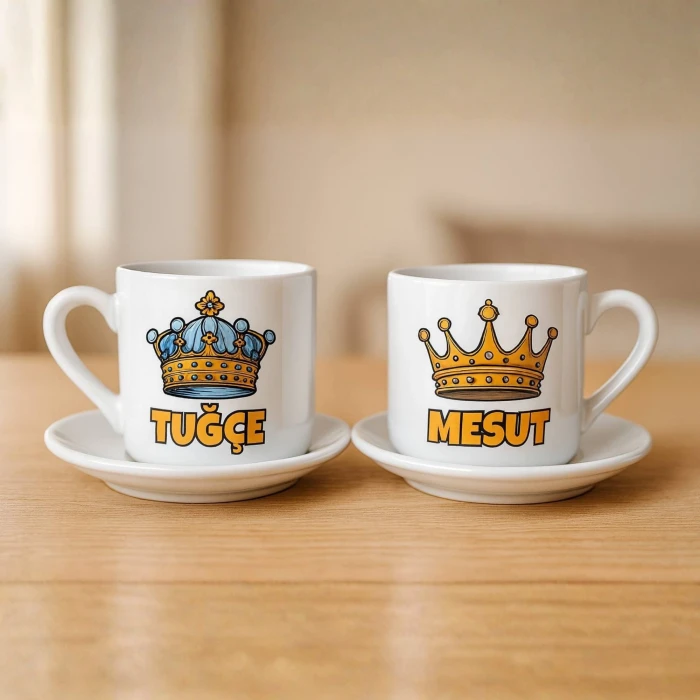 Kişiye Özel Kral & Kraliçe Kahve Fincanı Seti – İsim Baskılı Porselen 2’li Set – Hediye Kutulu