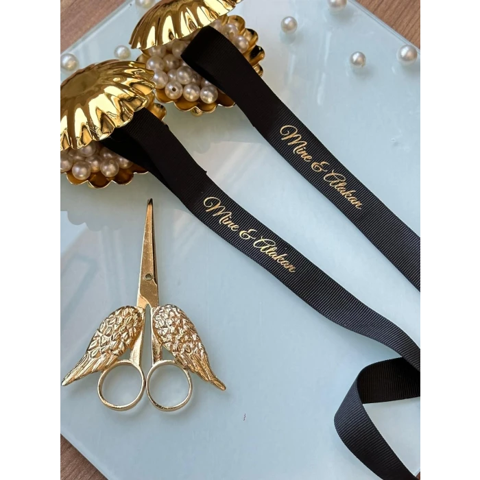 Kişiye Özel Siyah Grogren Söz Kurdelesi – Sade & İncili & İsim Baskılı Kurdele