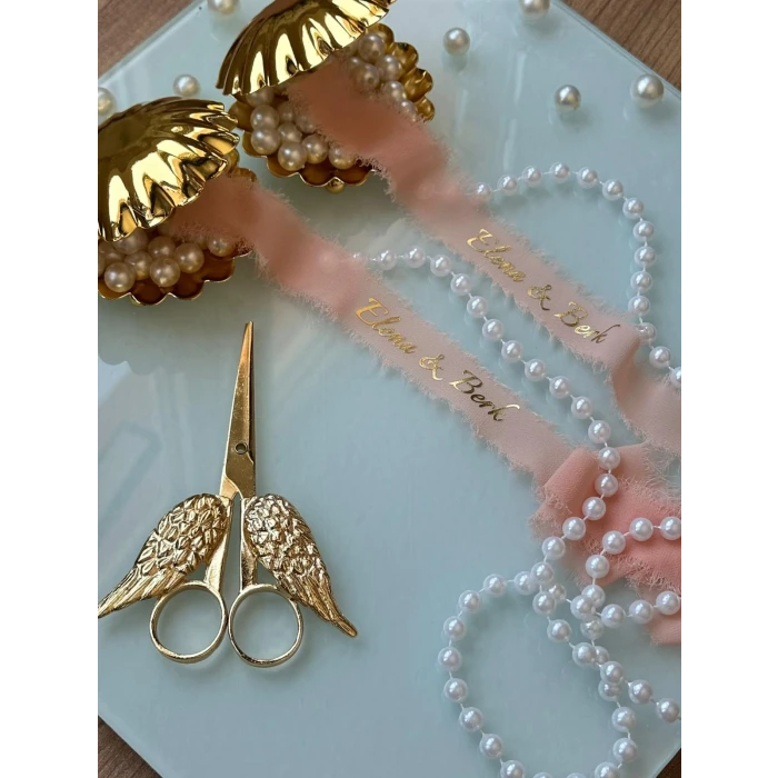 Kişiye Özel Söz Kurdelesi – Sade & İncili & İsim Baskılı Somon Rengi İpek Kumaş Kurdele