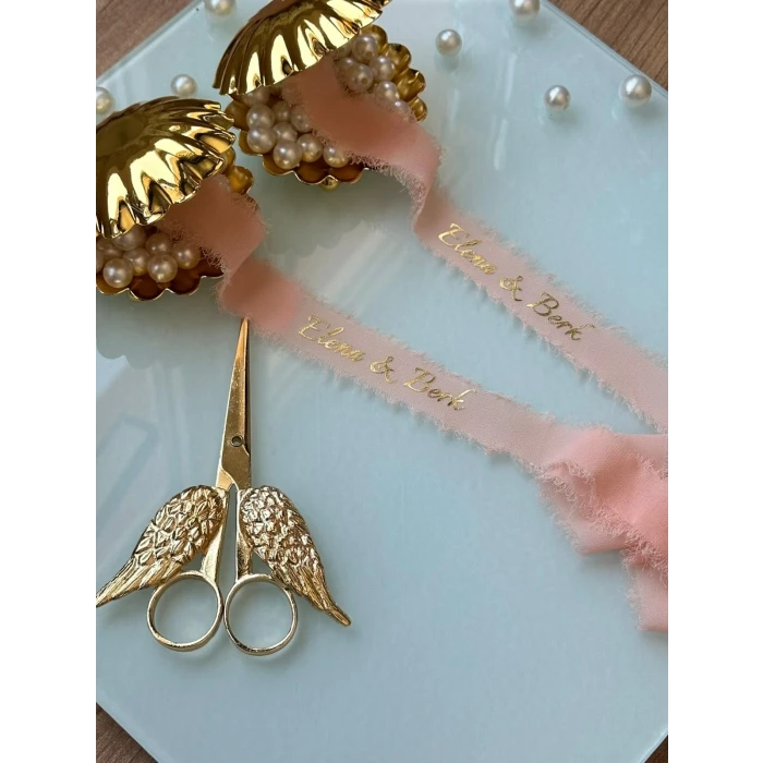 Kişiye Özel Söz Kurdelesi – Sade & İncili & İsim Baskılı Somon Rengi İpek Kumaş Kurdele