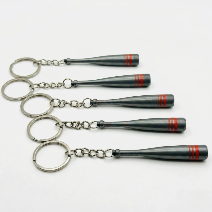 Mini Beyzbol Sopası Tasarımlı Anahtarlık - Gri ve Kırmızı Detaylı Sporcu Aksesuarı